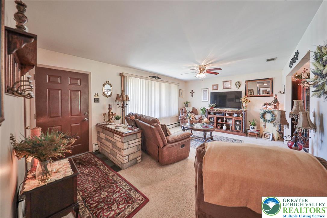 Whitehall Twp, Pennsylvania 18052, United States, 3 Bedrooms Bedrooms, ,2 BathroomsBathrooms,Residential,Pending,199207