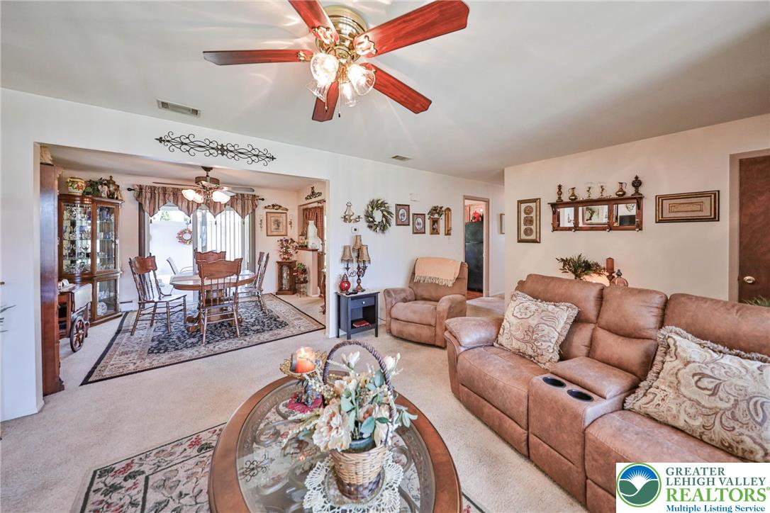 Whitehall Twp, Pennsylvania 18052, United States, 3 Bedrooms Bedrooms, ,2 BathroomsBathrooms,Residential,Pending,199207