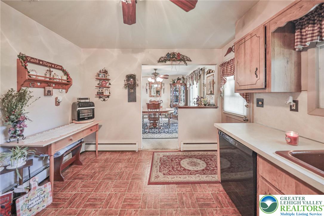 Whitehall Twp, Pennsylvania 18052, United States, 3 Bedrooms Bedrooms, ,2 BathroomsBathrooms,Residential,Pending,199207