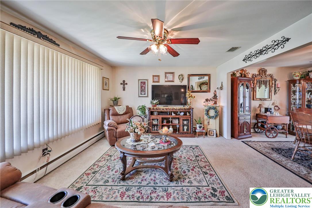 Whitehall Twp, Pennsylvania 18052, United States, 3 Bedrooms Bedrooms, ,2 BathroomsBathrooms,Residential,Pending,199207