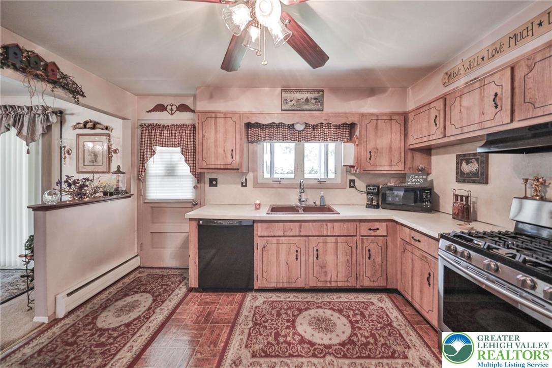 Whitehall Twp, Pennsylvania 18052, United States, 3 Bedrooms Bedrooms, ,2 BathroomsBathrooms,Residential,Pending,199207