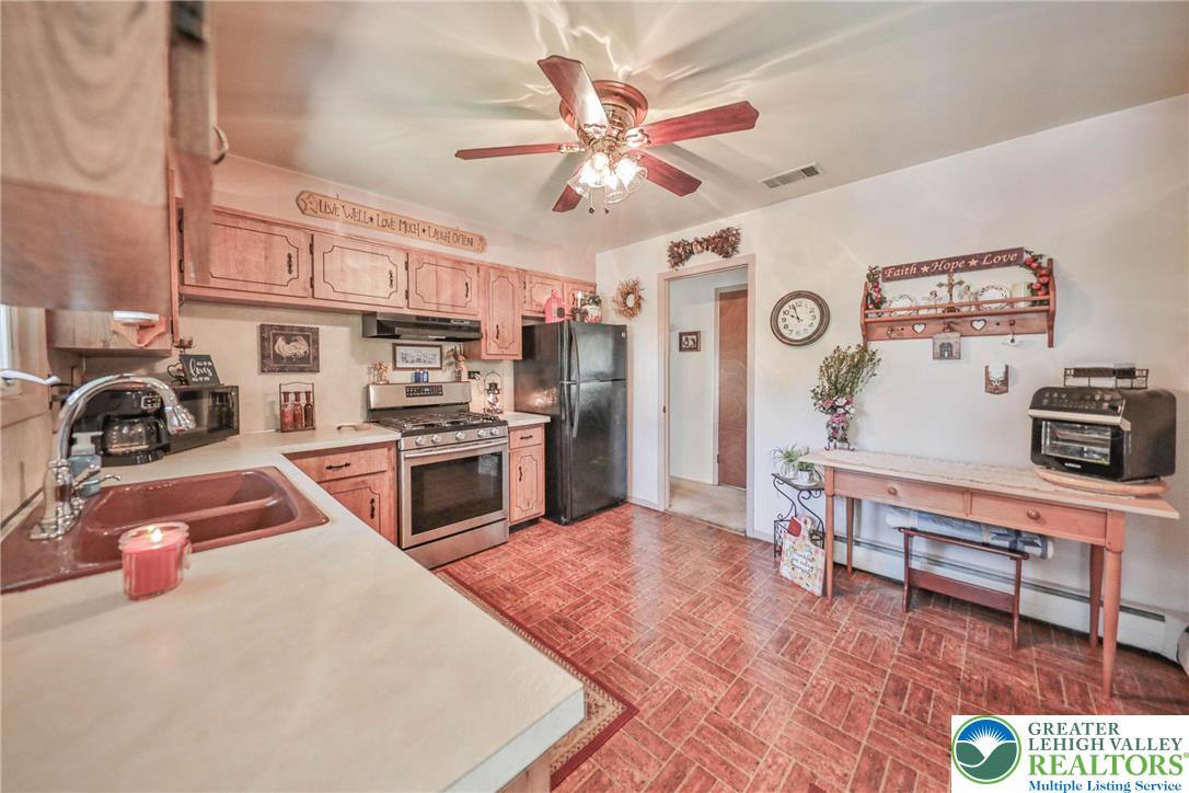 Whitehall Twp, Pennsylvania 18052, United States, 3 Bedrooms Bedrooms, ,2 BathroomsBathrooms,Residential,Pending,199207