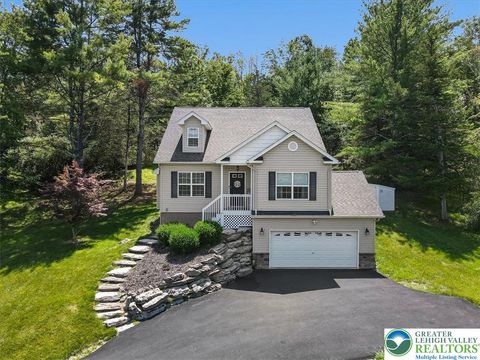 Photo of 401 Pierce Lane, Smithfield Twp, PA 18301 (MLS # 772095)
