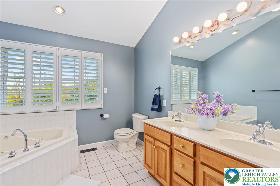 Upper Milford Twp, Pennsylvania 18092, United States, 4 Bedrooms Bedrooms, ,4 BathroomsBathrooms,Residential,Active,225477