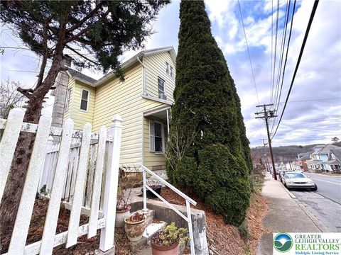 Photo of 346 Messinger St, Bangor Boro, PA 18013 (MLS # 770778)