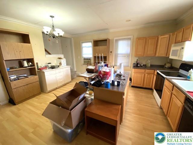 Topton Boro, Pennsylvania 19562, United States, 3 Bedrooms Bedrooms, ,2 BathroomsBathrooms,Residential,Active,238128