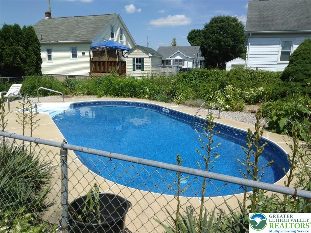 Topton Boro, Pennsylvania 19562, United States, 3 Bedrooms Bedrooms, ,2 BathroomsBathrooms,Residential,Active,238128