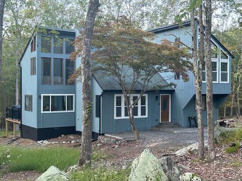 Photo of 142 Saunders Drive, Lehman Twp, PA 18324 (MLS # 780157)