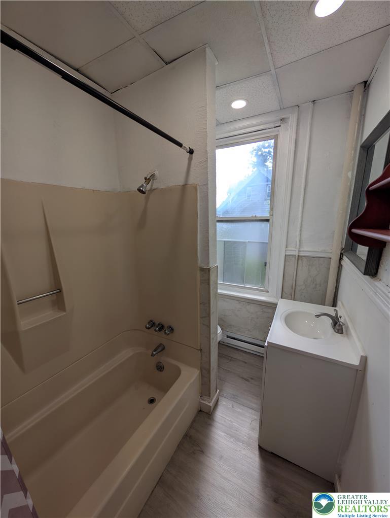 729 E 4th Street Apt 2