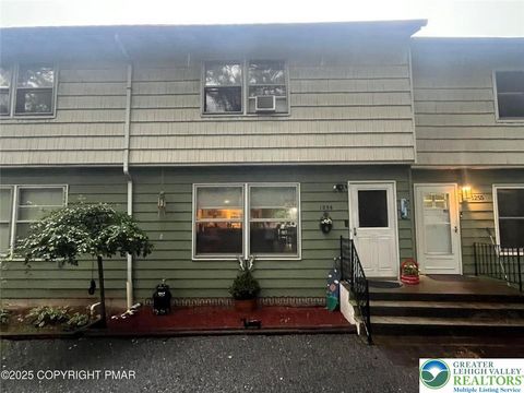 Photo of 1256 Chateau Drive, Middle Smithfield Twp, PA 18302 (MLS # 761266) Photo of 1256 Chateau Drive, Middle Smithfield Twp, PA 18302 (MLS # 761266)