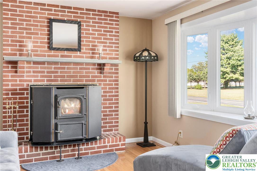 Longswamp Twp, Pennsylvania 19539, United States, 3 Bedrooms Bedrooms, ,2 BathroomsBathrooms,Residential,Pending,214765