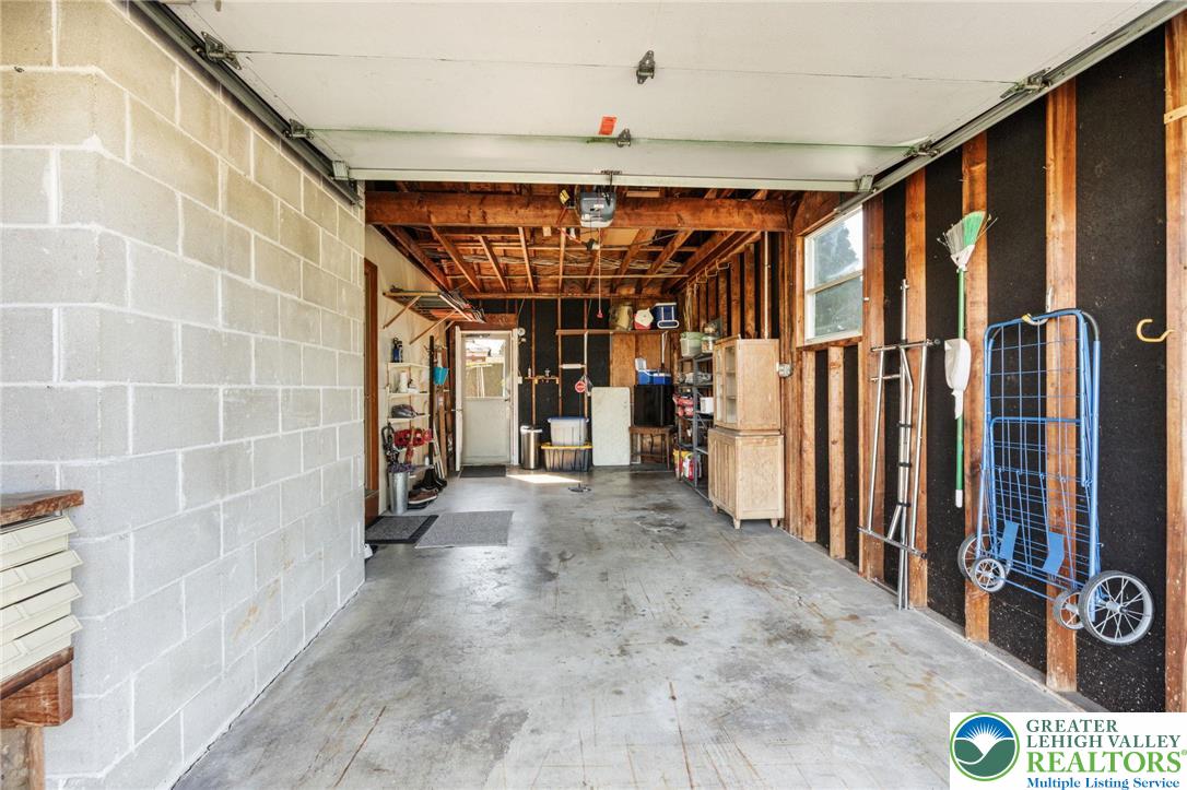 Longswamp Twp, Pennsylvania 19539, United States, 3 Bedrooms Bedrooms, ,2 BathroomsBathrooms,Residential,Pending,214765