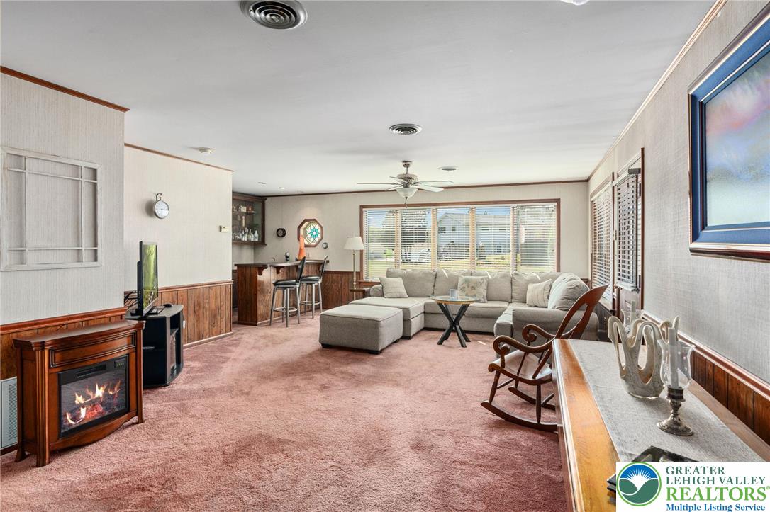 Longswamp Twp, Pennsylvania 19539, United States, 3 Bedrooms Bedrooms, ,2 BathroomsBathrooms,Residential,Pending,214765