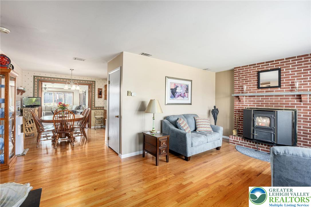 Longswamp Twp, Pennsylvania 19539, United States, 3 Bedrooms Bedrooms, ,2 BathroomsBathrooms,Residential,Pending,214765