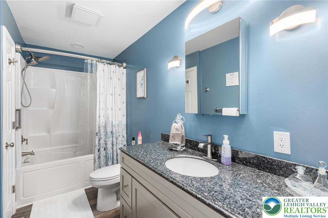 Longswamp Twp, Pennsylvania 19539, United States, 3 Bedrooms Bedrooms, ,2 BathroomsBathrooms,Residential,Pending,214765