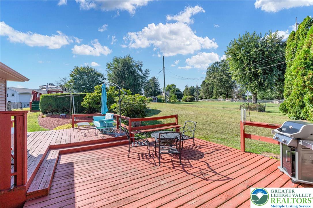 Longswamp Twp, Pennsylvania 19539, United States, 3 Bedrooms Bedrooms, ,2 BathroomsBathrooms,Residential,Pending,214765