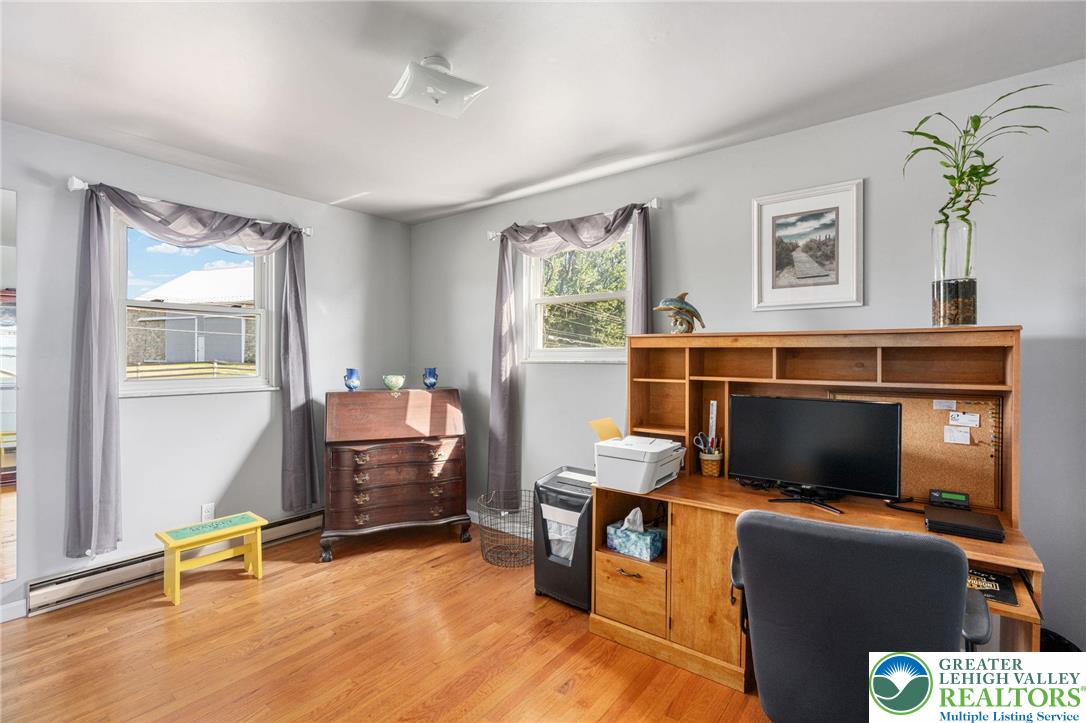 Longswamp Twp, Pennsylvania 19539, United States, 3 Bedrooms Bedrooms, ,2 BathroomsBathrooms,Residential,Pending,214765