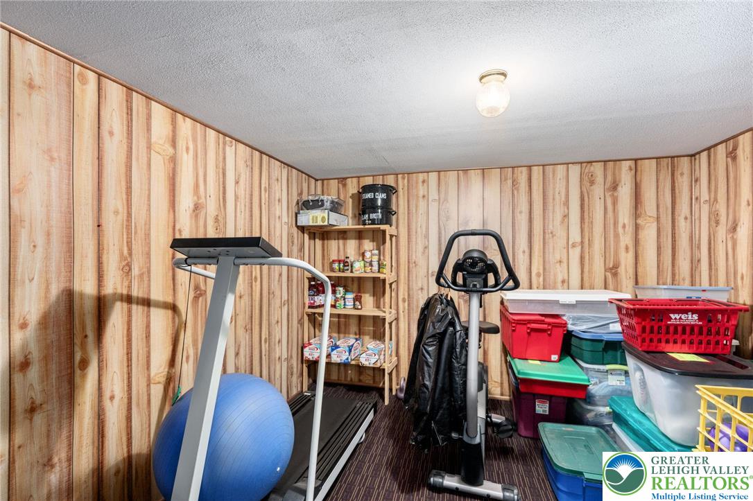 Longswamp Twp, Pennsylvania 19539, United States, 3 Bedrooms Bedrooms, ,2 BathroomsBathrooms,Residential,Pending,214765