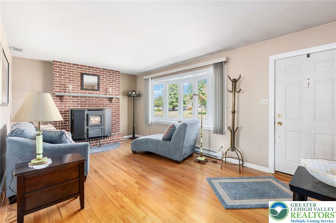 Longswamp Twp, Pennsylvania 19539, United States, 3 Bedrooms Bedrooms, ,2 BathroomsBathrooms,Residential,Pending,214765