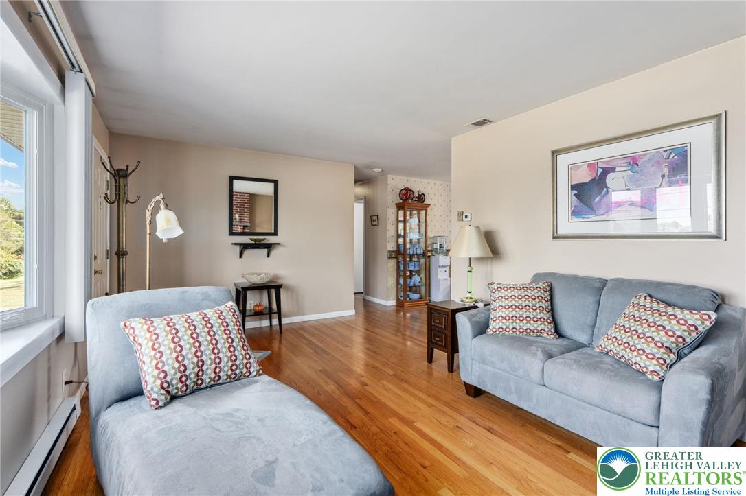 Longswamp Twp, Pennsylvania 19539, United States, 3 Bedrooms Bedrooms, ,2 BathroomsBathrooms,Residential,Pending,214765