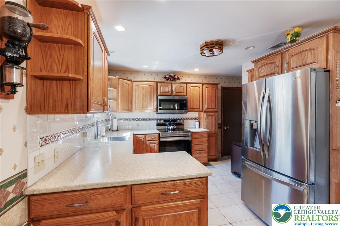 Longswamp Twp, Pennsylvania 19539, United States, 3 Bedrooms Bedrooms, ,2 BathroomsBathrooms,Residential,Pending,214765