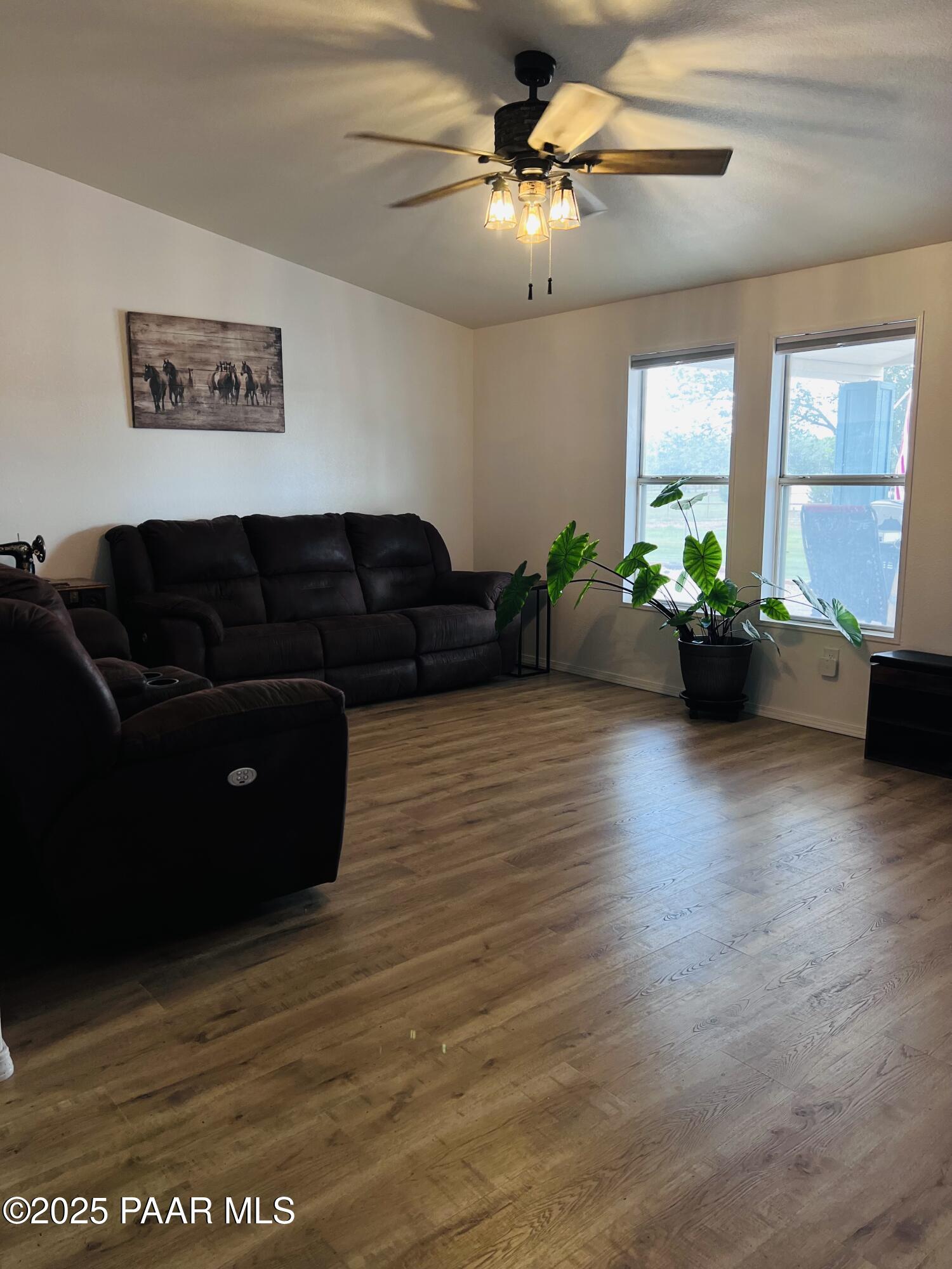 1850 W Kings Court