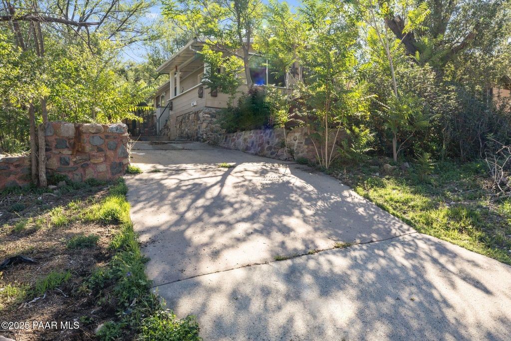 Photo of 337 S Pleasant Street, Prescott, AZ 86303 (MLS # 1076736)