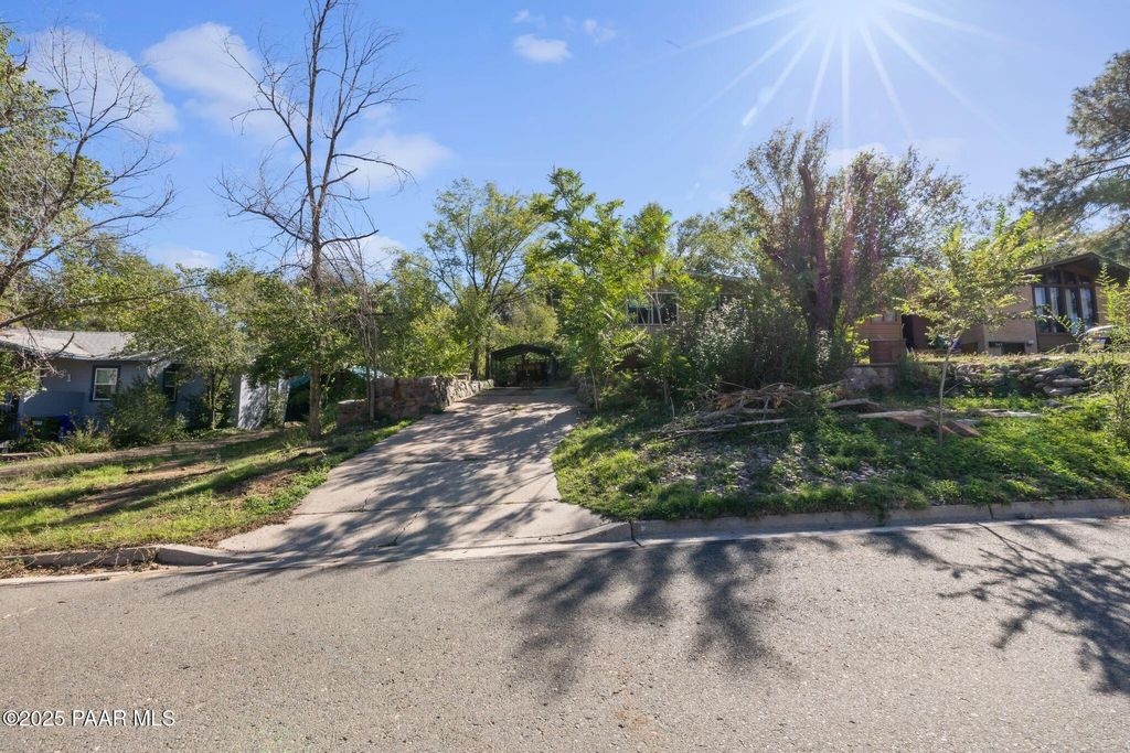 Photo of 337 S Pleasant Street, Prescott, AZ 86303 (MLS # 1076736)