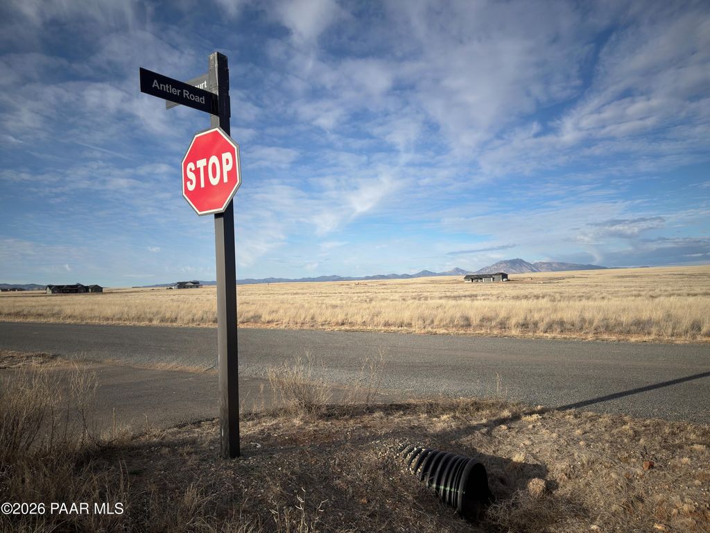 Photo of 19 E Antler Road, Prescott Valley, AZ 86315 (MLS # 1079655)