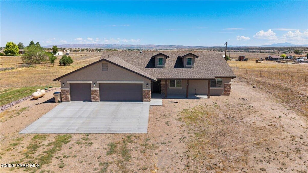 Photo of 1228 W Tatanka Circle, Chino Valley, AZ 86323 (MLS # 1082949)