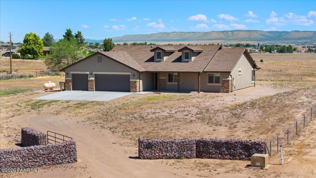 Photo of 1228 W Tatanka Circle, Chino Valley, AZ 86323 (MLS # 1082949)