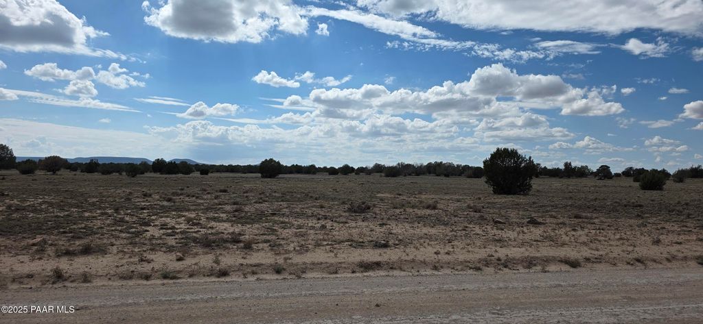 Photo of 64 Antelope Run Dr, Ash Fork, AZ 86320 (MLS # 1077155)