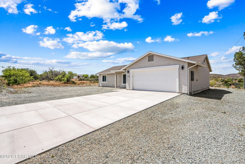 Photo of 16552 S White Rock Lane, Mayer, AZ 86333 (MLS # 1081220)