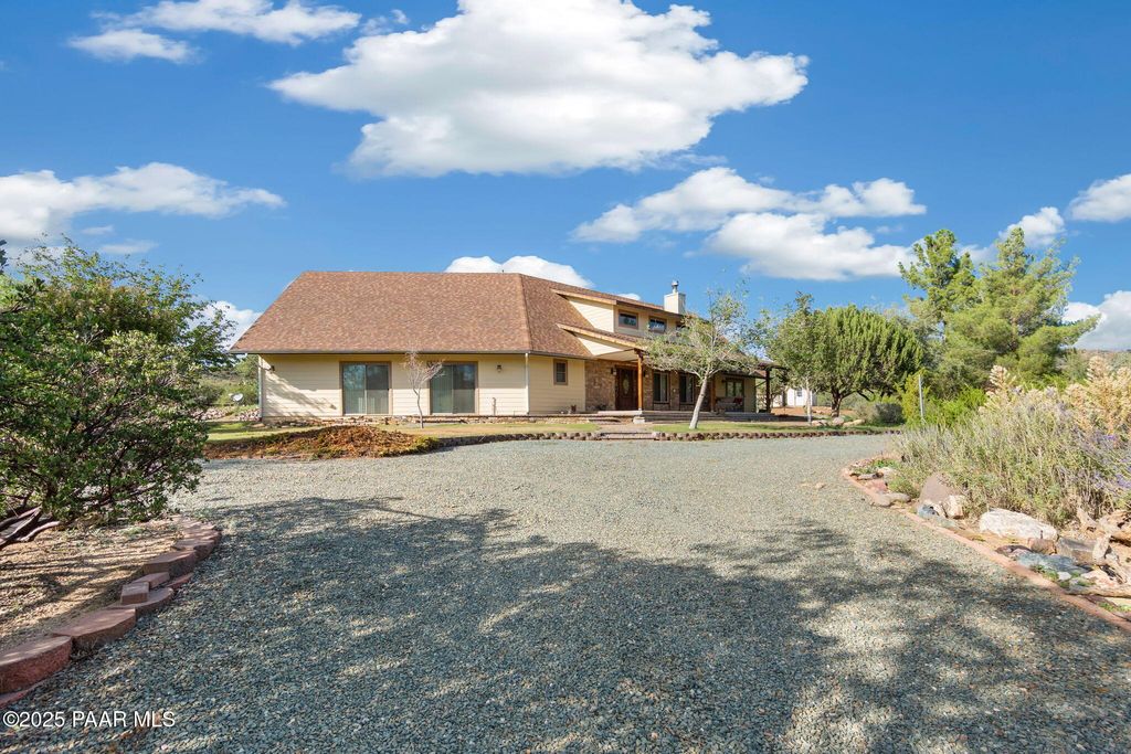 Photo of 14420 E Jagged Tooth Trail, Mayer, AZ 86333 (MLS # 1077122)
