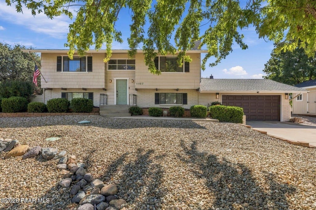 Photo of 11127 E Maricopa Lane, Dewey-Humboldt, AZ 86327 (MLS # 1085941)