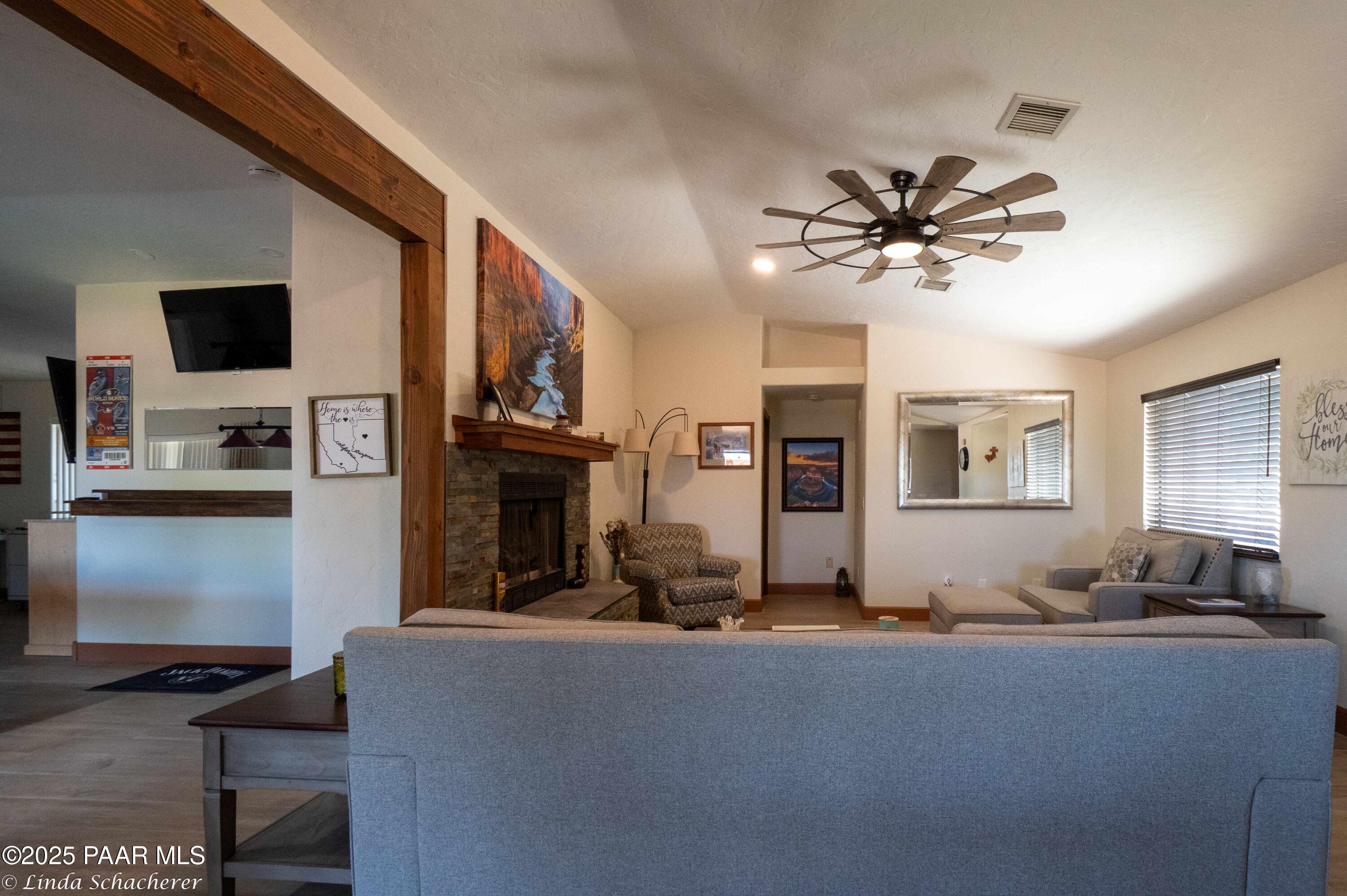 2185 Val Vista Drive
