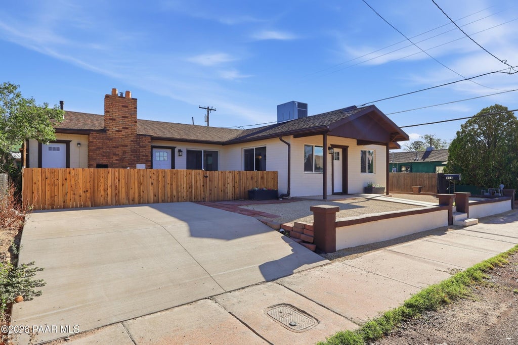 Photo of 108 E Oak Street, Winslow, AZ 86047 (MLS # 1084980)
