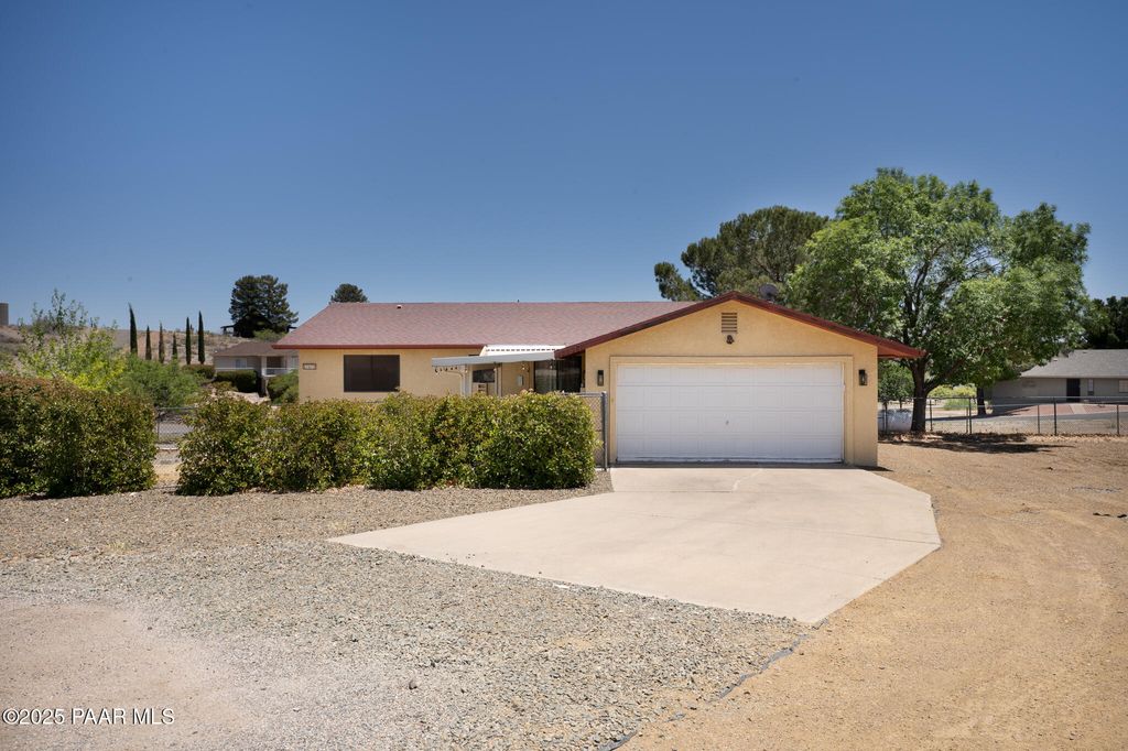Photo of 17571 E Hummingbird Lane, Mayer, AZ 86333 (MLS # 1080777)
