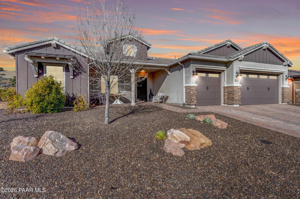 Photo of 2032 Summer View Drive, Prescott, AZ 86301 (MLS # 1079215)