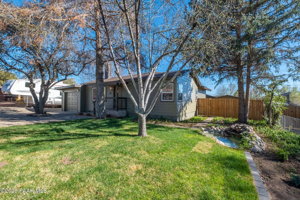 Photo of 827 W Rosser Street, Prescott, AZ 86301 (MLS # 1080513)