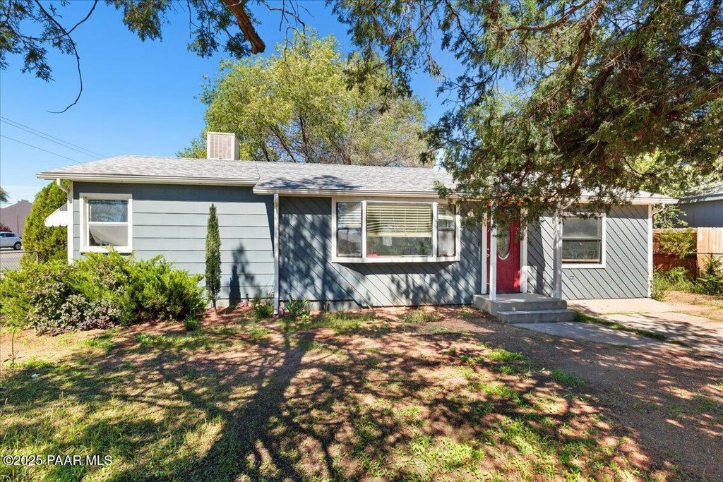 Photo of 848 Flora Street, Prescott, AZ 86301 (MLS # 1076943)