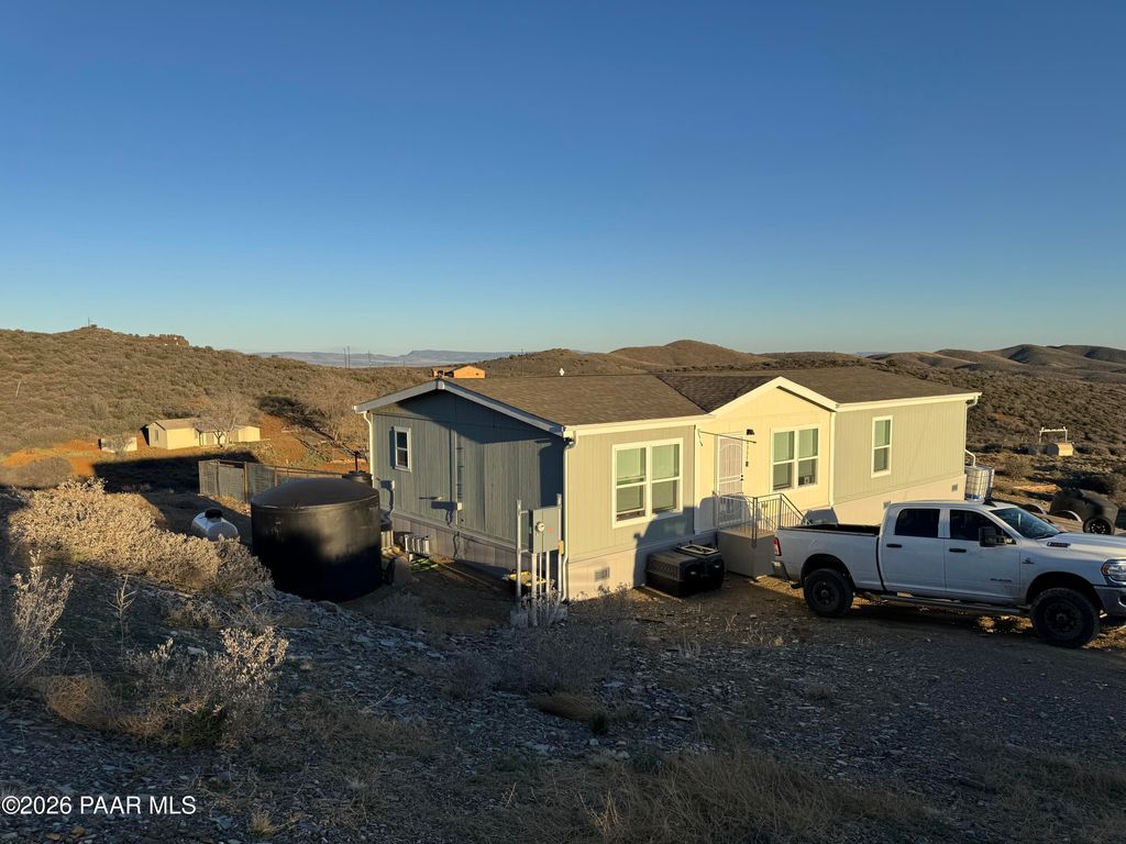 Photo of 6337 S Wolf Pack Trail, Mayer, AZ 86333 (MLS # 1079921)