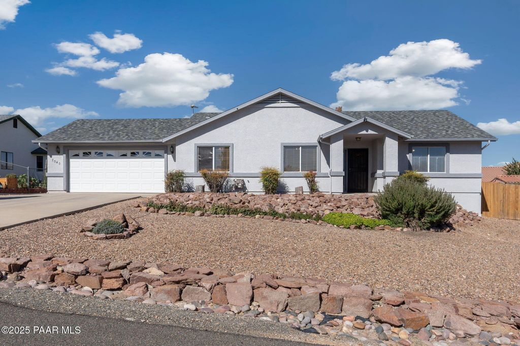 Photo of 7040 E Grandview Dr Dr, Prescott Valley, AZ 86314 (MLS # 1077437)