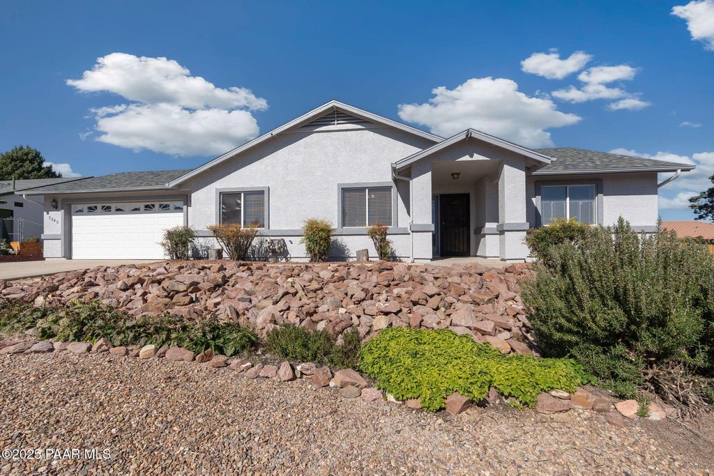 Photo of 7040 E Grandview Dr Dr, Prescott Valley, AZ 86314 (MLS # 1077437)