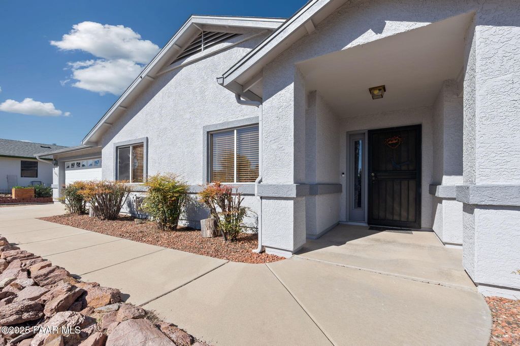 Photo of 7040 E Grandview Dr Dr, Prescott Valley, AZ 86314 (MLS # 1077437)