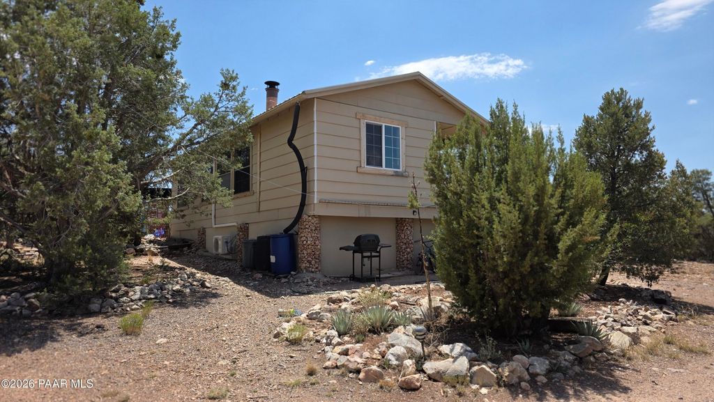 Photo of 57602 N Hermana Lane, Seligman, AZ 86337 (MLS # 1083152)