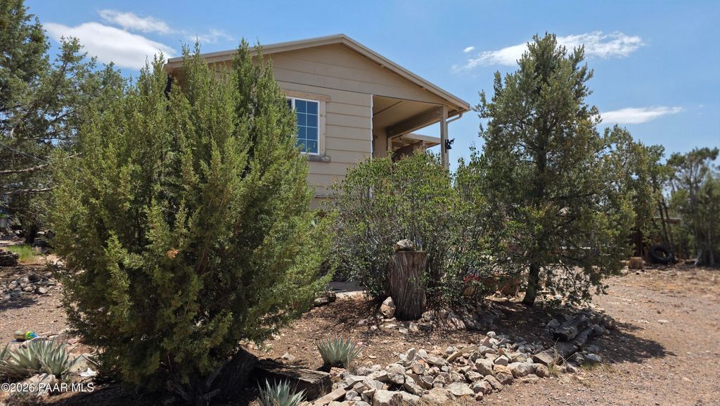 Photo of 57602 N Hermana Lane, Seligman, AZ 86337 (MLS # 1083152)