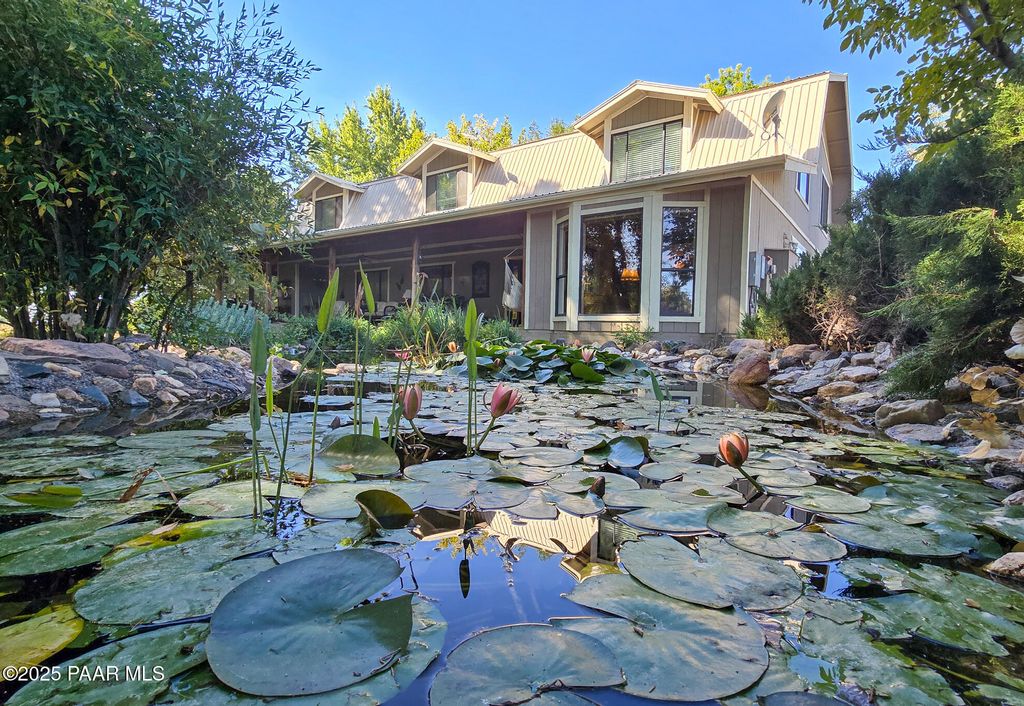 Photo of 12070 W Kelton Lane, Skull Valley, AZ 86338 (MLS # 1077286)