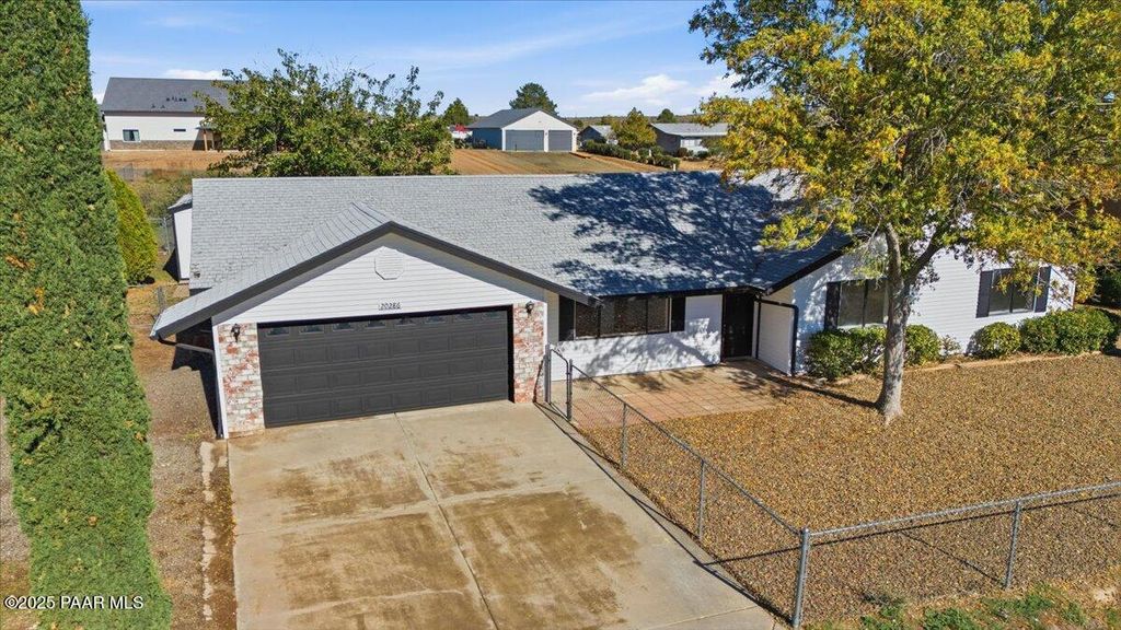 Photo of 20286 E Prickly Pear Drive, Mayer, AZ 86333 (MLS # 1078071)