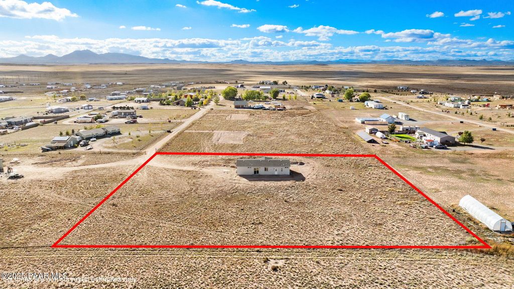 Photo of 7460 E Bunkhouse Road, Prescott Valley, AZ 86315 (MLS # 1077229)
